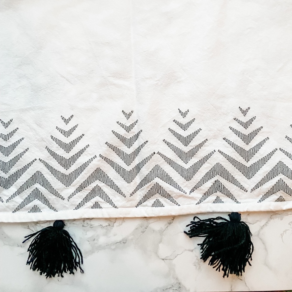 Dwell studio zebra themed crib skirt. Black Pompom. Unisex. EUC